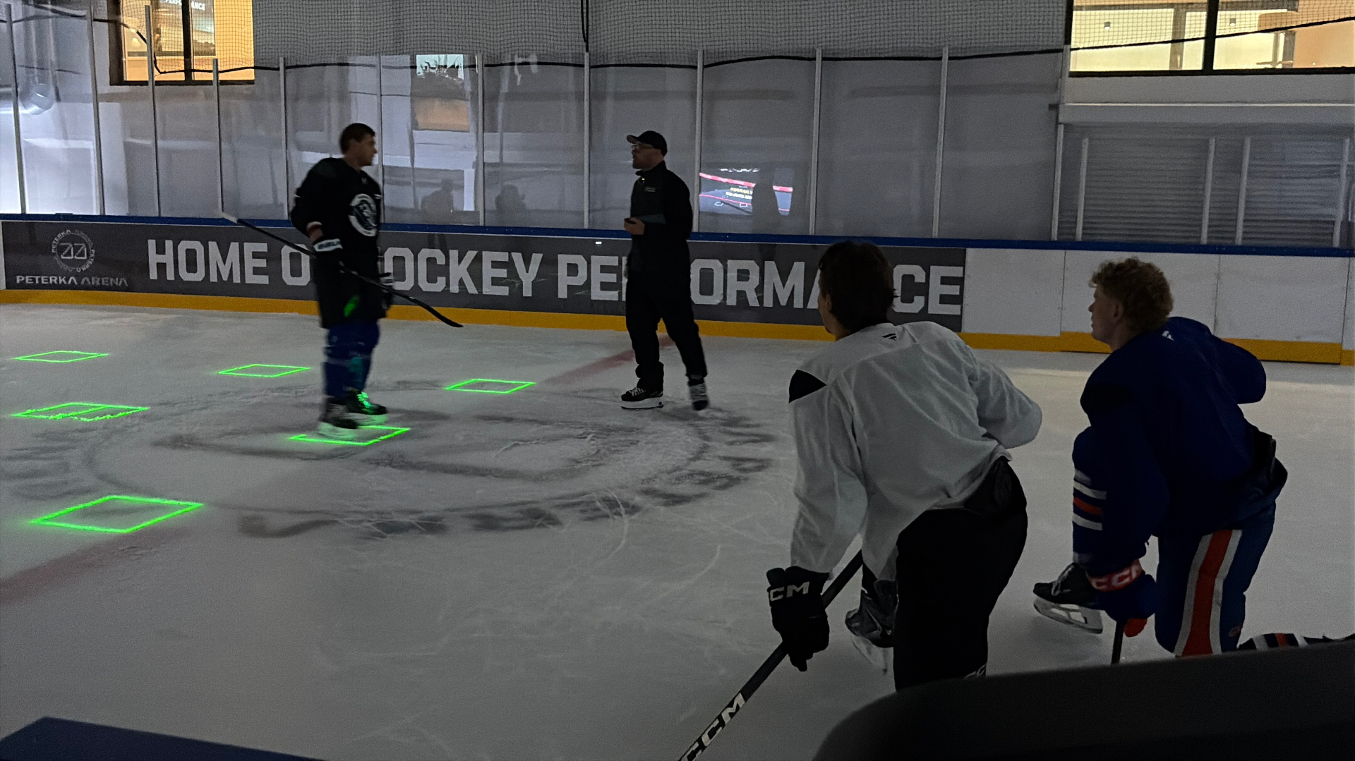 ON ICE training at Peterka Arena Buchbach: ice hockey players performing Skillcourt reaction training with green light fields on the ice